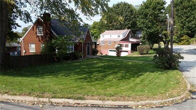 Corner level lot