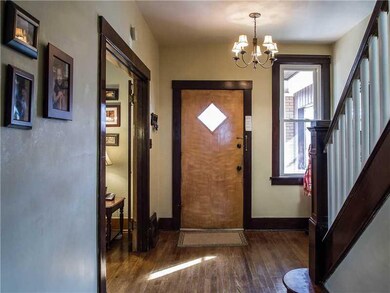 Entry/Foyer.