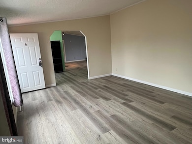 880 Royal Crest Dr, Martinsburg, WV 25401 - photo 4