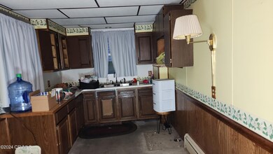 128 N 8th St, Shamokin, PA 17872 - photo 6