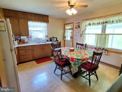 1527 Commonwealth Blvd, Reading, PA 19607 - photo 5