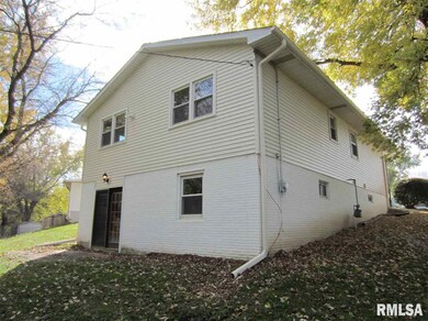 3823 N Elmwood Ave, Davenport, IA 52806 - photo 3