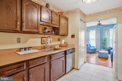 7616 Swan Terrace, Hyattsville, MD 20785 - photo 4