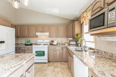 639 N Oriole Ave, Griffith, IN 46319 - photo 4