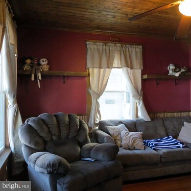 88 N Queen St, Littlestown, PA 17340 - photo 4