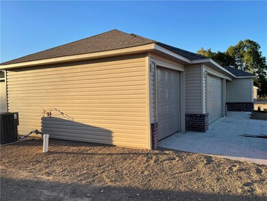 1103 Jennifer Ann Ln, Elkins, AR 72727 - photo 3