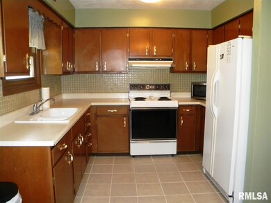2145 W 34th St, Davenport, IA 52806 - photo 7