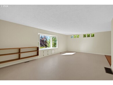 Living Room/Entrance