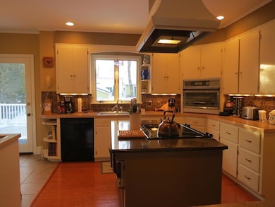 6 Dalton St, Waterville, ME 04901 - photo 4