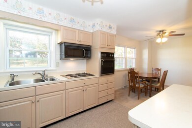7602 Brooklyn Bridge Rd, Laurel, MD 20707 - photo 5