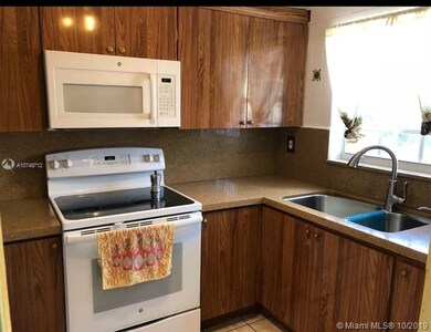 1058 W 44th Terrace unit 48, Hialeah, FL 33012 - photo 2