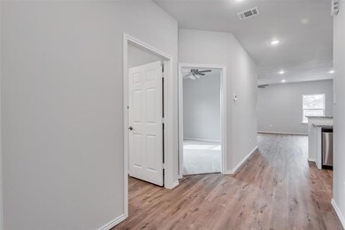 207 Evans St, Cleburne, TX 76031 - photo 2