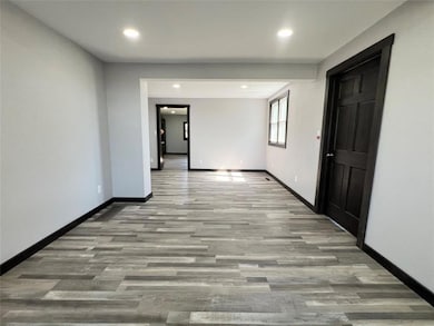 6285 E 28th St N, Newton, IA 50208 - photo 3