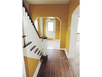 Entry/Foyer.