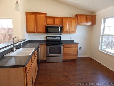 267 W Fairlane Place, Sapulpa, OK 74066 - photo 4