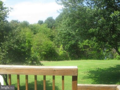 14318 Beaker Ct, Burtonsville, MD 20866 - photo 4