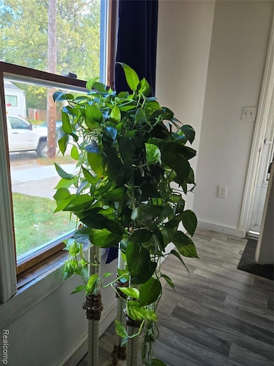 1470 E Pearl Ave, Hazel Park, MI 48030 - photo 2