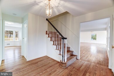 7906 Foxhound Rd, McLean, VA 22102 - photo 4