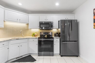 323 Regency Ln, Abington, MA 02351 - photo 5