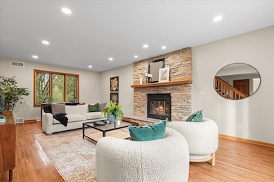 11747 N Vega Ave, Mequon, WI 53097 - photo 7