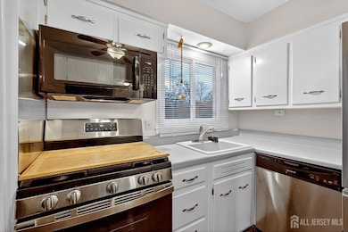 26 Pinebrook Dr, Neptune, NJ 07753 - photo 5