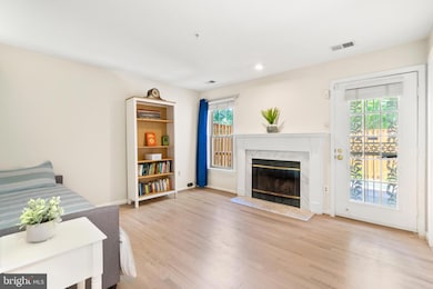 9821 Tiffany Hill Ct unit 71, Bethesda, MD 20814 - photo 3