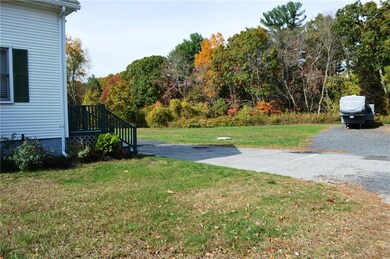 841 Sanderson Rd, Johnston, RI 02919 - photo 3