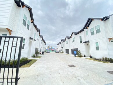 8918 Knoll Villas St, Houston, TX 77080 - photo 2