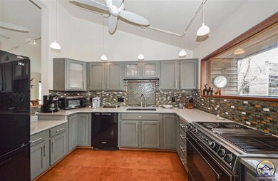 4864 SW Skyline Pkwy, Topeka, KS 66614 - photo 6