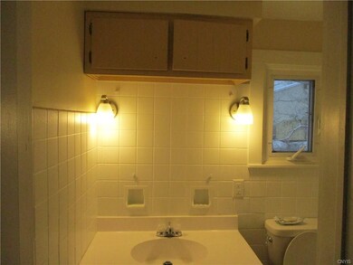 1st floor 1/2 bath
