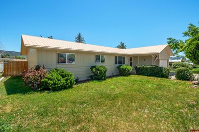 815 NE 2nd St, Cedaredge, CO 81413 - photo 2