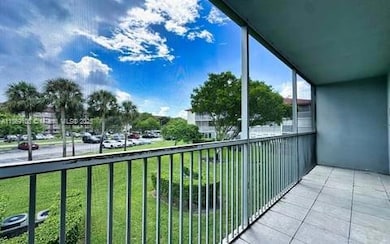 150 SW 134th Way unit 203R, Pembroke Pines, FL 33027 - photo 5