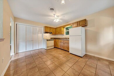 Eat-in-kitchen