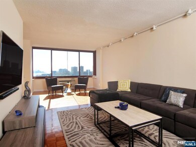 Palisades unit 2610, Fort Lee, NJ 07024 - photo 3