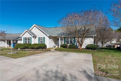 776 Sir Raleigh Dr, Concord, NC 28025 - photo 2