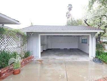 oversized 2 car garage...