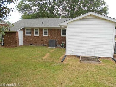 2305 Wachovia Dr, Greensboro, NC 27403 - photo 3