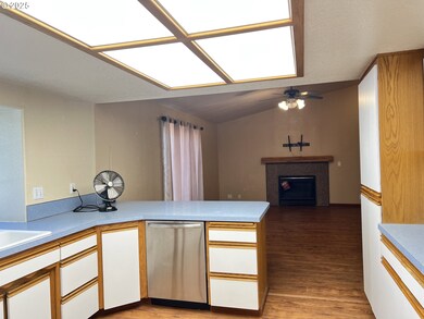 790 W Division Ave, Hermiston, OR 97838 - photo 7