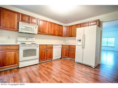 5527 Stonecroft Ln, Allentown, PA 18106 - photo 5