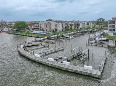 114 Yacht Club Ln unit 114, Seabrook, TX 77586 - photo 6