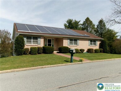 7237 Kingstead Dr, Slatington, PA 18080 - photo 2