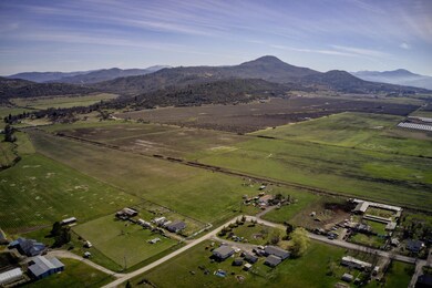 TL2700 Mcloughlin Dr, Central Point, OR 97502 - photo 4