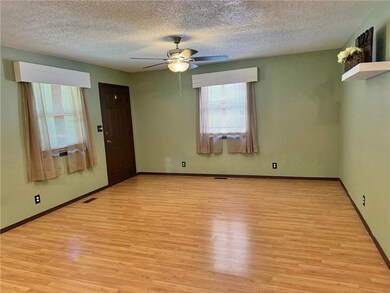 3122 Morgan Ave, Parsons, KS 67357 - photo 6