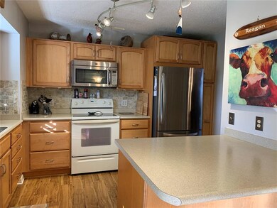 5460 Genevieve Cir, Zephyrhills, FL 33542 - photo 7