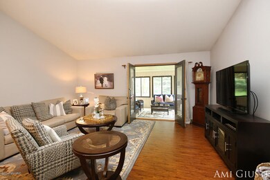 2333 Pheasant Ct SE unit 18, Grand Rapids, MI 49546 - photo 3