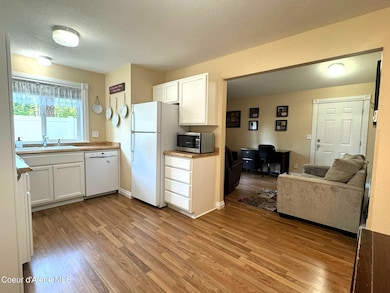 Kitchen/ Living Room