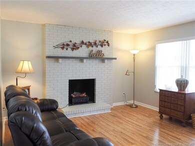 910 Pennwood Dr, New Albany, IN 47150 - photo 2