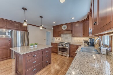 1134 Stuart Ct, Naperville, IL 60540 - photo 7