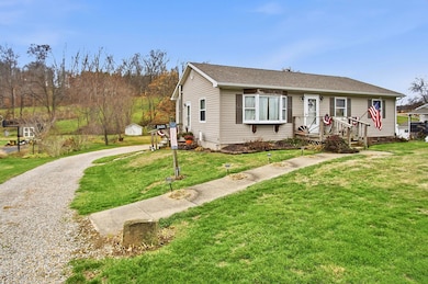 2431 Pinkerton Ln, Zanesville, OH 43701 - photo 4