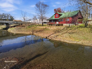 305 Thomas St, Birch Tree, MO 65438 - photo 2